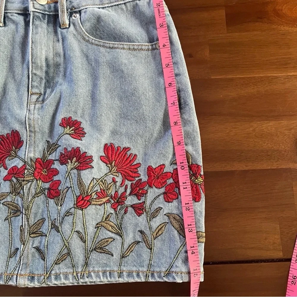 Juicy Couture Black Label Embroidered Denim Mini Skirt – Size 24